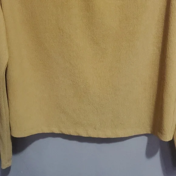 Dynamite Golden Ribbed Turtleneck Size Medium - Picture 3 of 4